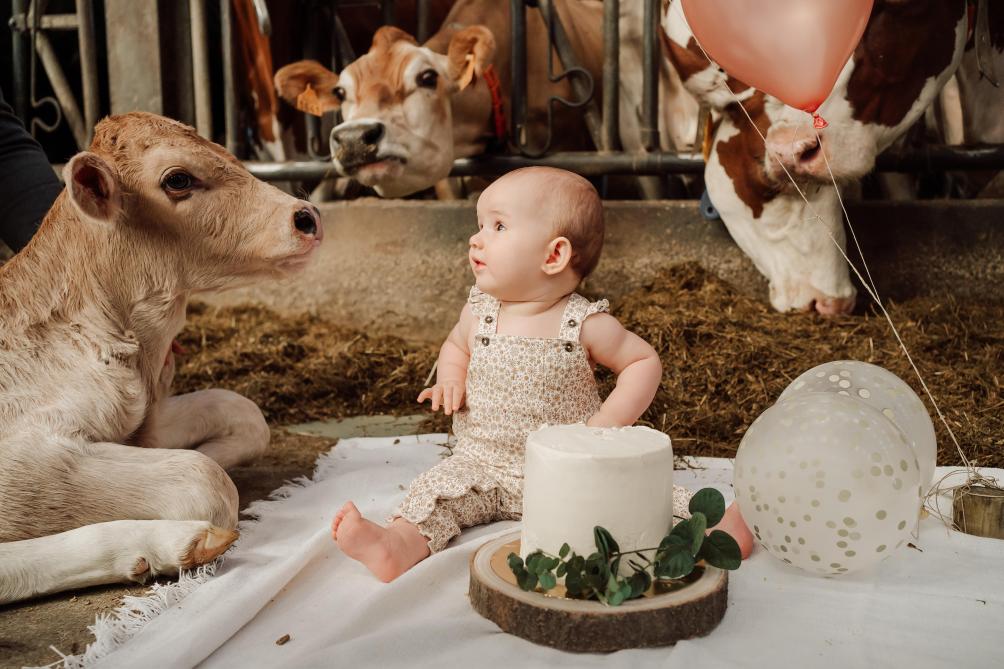 Na haar mama in 2023 siert de kleine Suze het campagnebeeld van de editie 2025.