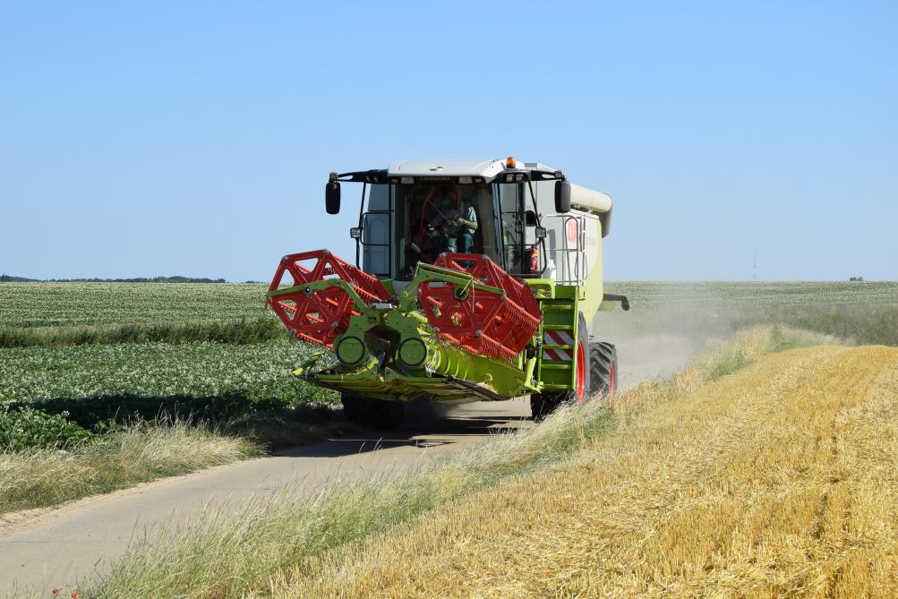De reglementering maakt doorgaans een gedifferentieerd onderscheid tussen verschillende types landbouwvoertuigen, elk met hun eigen specifieke voorschriften.