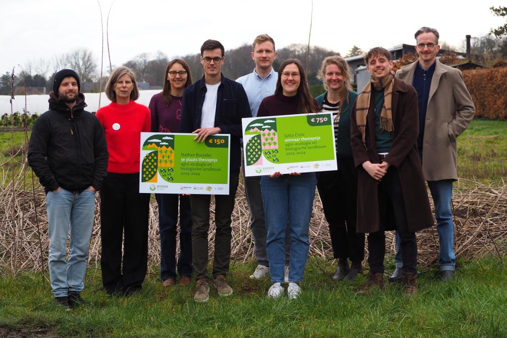 De winnaars van de thesisprijs samen met de jury bij CSA De Klepper in Meise.