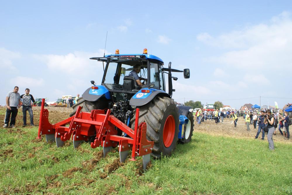 De diepwoeler van de familie Verhelst hier aan het werk op de erosiedemo van de Vlaamse overheid in 2014.