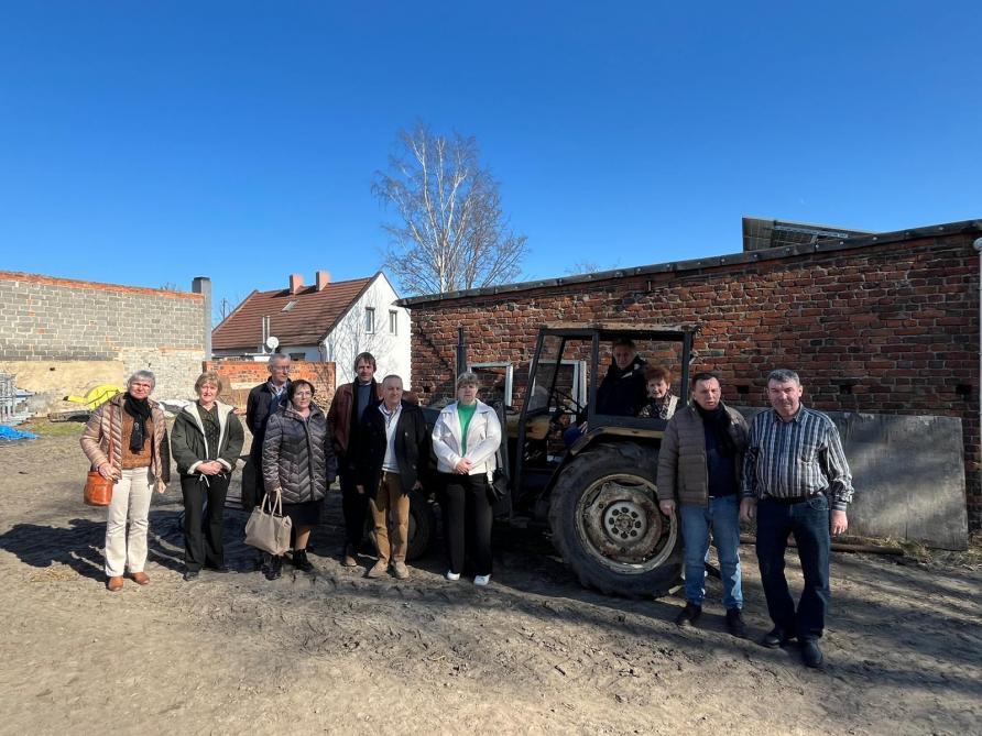 Bij een lid van de suikerbietencoöperatie in Wroclaw stond een 45 jaar oude, nog steeds werkende, Ursus-tractor.