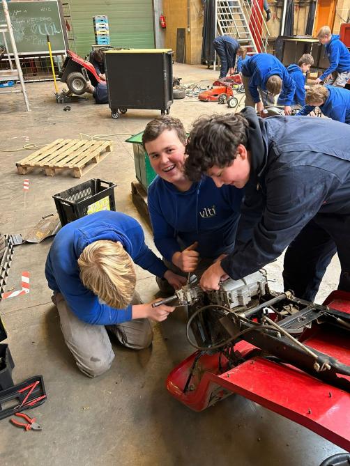 In de richting Mecanicien Tuin-, Park- en Bosmachines leer je alles wat je nodig hebt om storingen aan machines op te lossen.