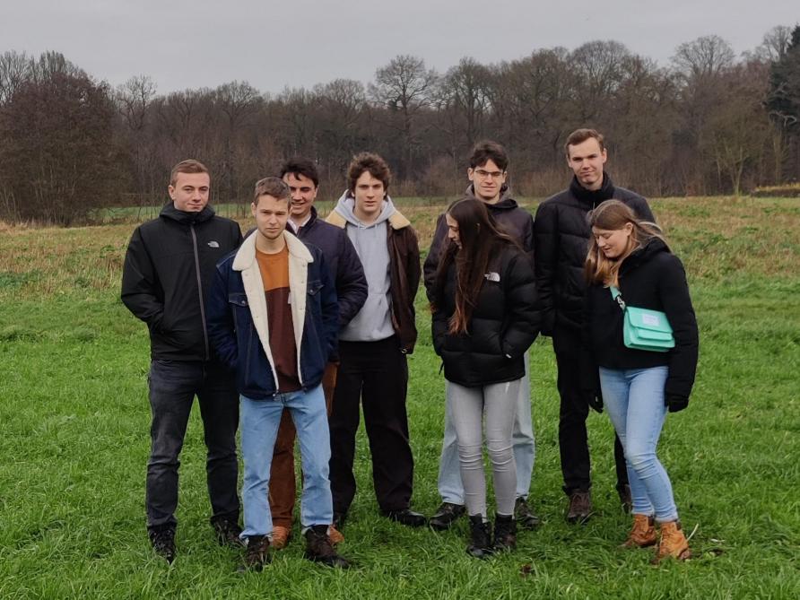 Het eerste jaar Landbouw op bezoek tijdens de studiedag van het schapenproject op het Living Lab agro-ecologie in Hansbeke.