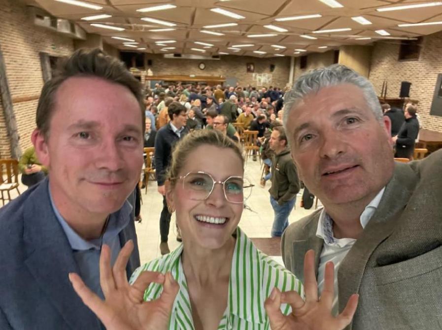 Minister Brouns, Dina Tersago en Carl De Braeckeleer na een geslaagde avond georganiseerd door de Vernigde Jonge Landbouwers.