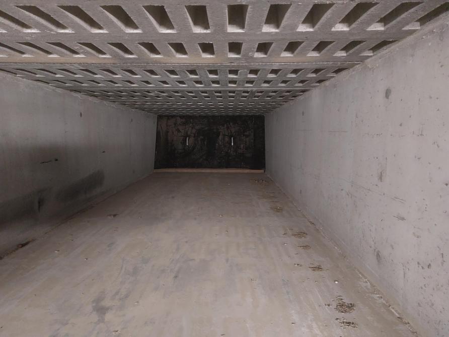 Om de ventilatiekanalen af te sluiten bij een loods  die niet volledig gevuld is, maakte Elias Neyens zelf  een handige plaat.