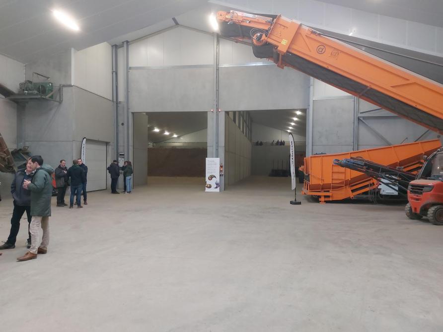 Voor de bewaarcellen is er nog een handige, overdekte multifunctionele (werk)ruimte.