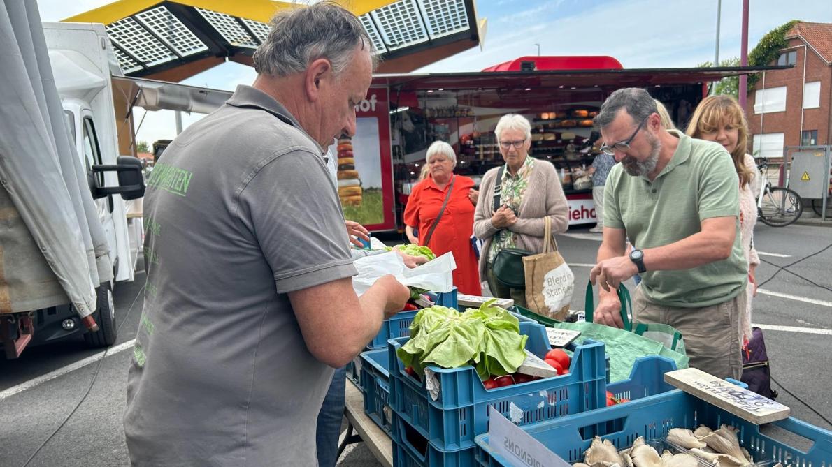 Vorig jaar vonden bijna 200.000 Vlaamse huishoudens de weg naar de boerenmarkt. Ze gaven er gemiddeld 128,50 euro uit.