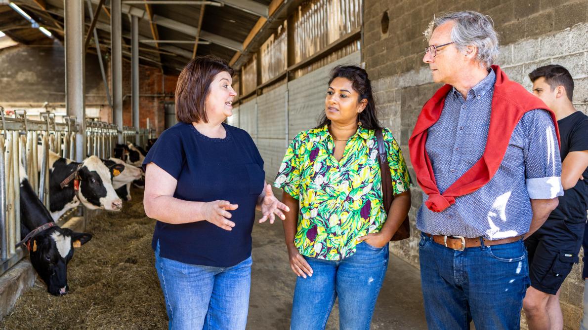 Jinnih Beels op bezoek bij melkveebedrijf De Melkweg in Kasterlee, waar de Week van de Korte Keten (17-25 mei) officieel werd afgetrapt in de provincie Antwerpen.