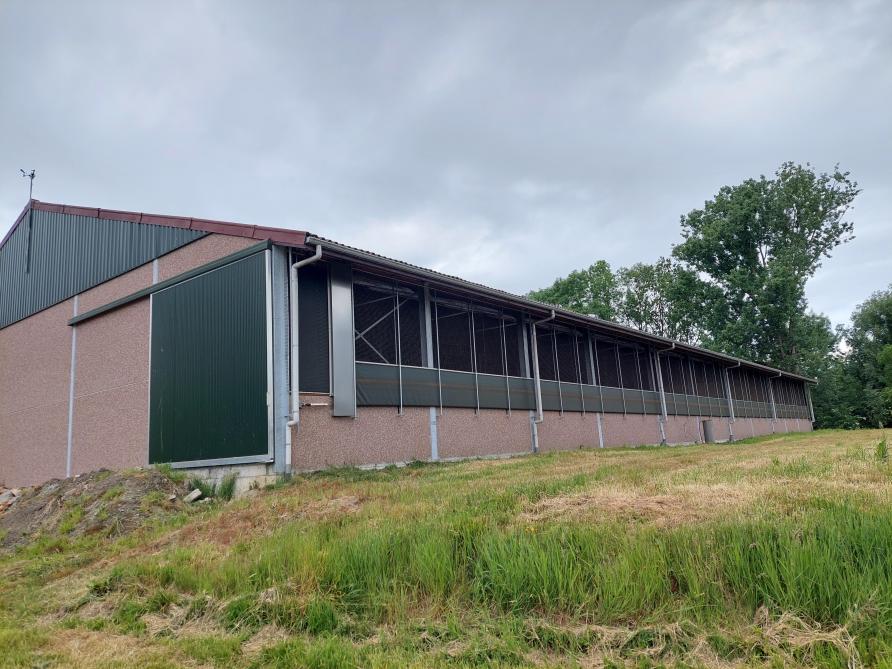 De nieuwe melkveestal werd eind 2023 in gebruik genomen.