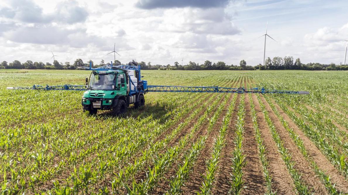 De Unimog heeft een rijke geschiedenis in de landbouw en biedt nog steeds veel toepassingsmogelijkheden  voor deze sector.