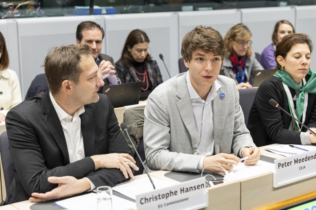 Peter Meedendorp ging samen met andere jongeren op 11 december 2024 in dialoog met Eurocommissaris  Christophe Hansen over de toekomst van landbouw, voedsel en plattelandsgebieden.