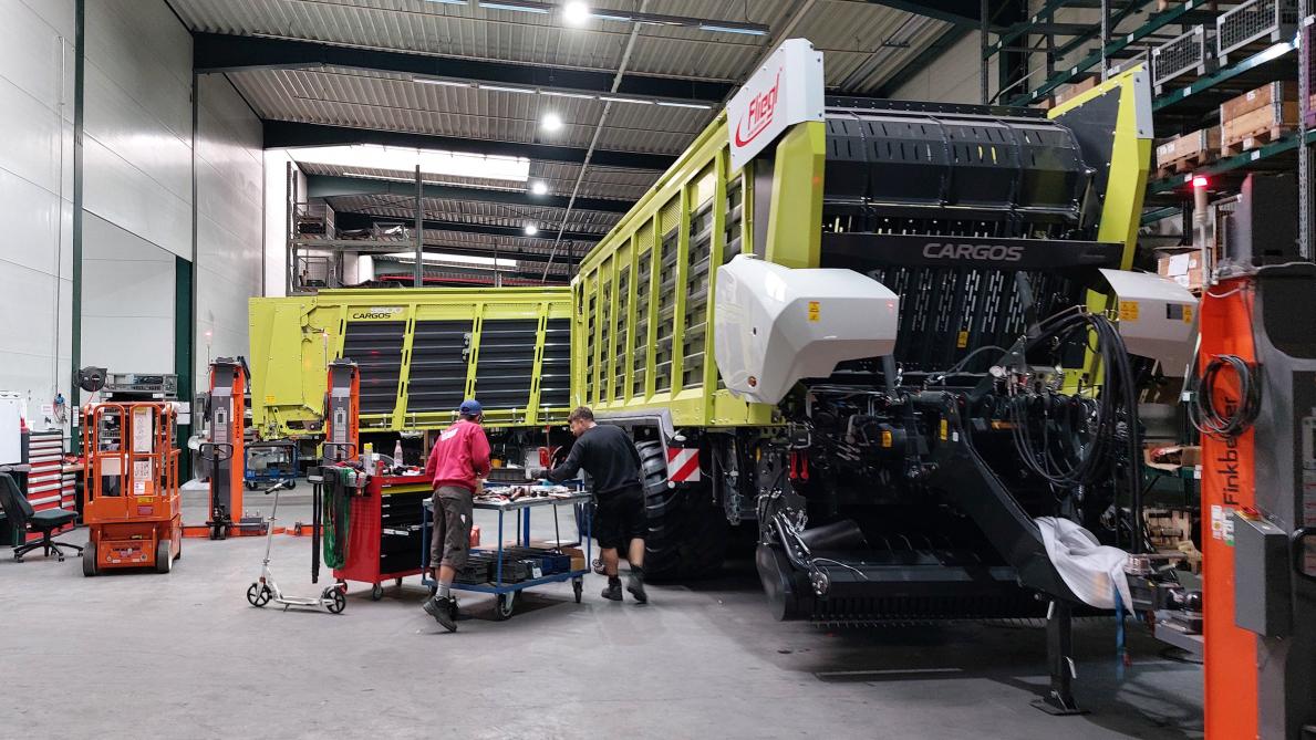Fliegl nam het Cargos-gamma van Claas over en steekt nu 3 voorname noviteiten in de opraapwagens.