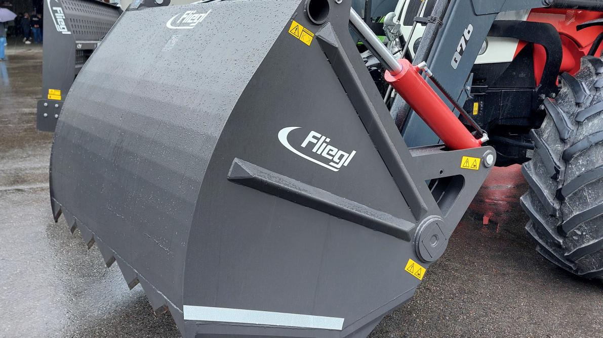 Binnen het Agro-Center-gamma van Fliegl zijn er diverse nieuwe machines bij gekomen, zoals kuilhappers.