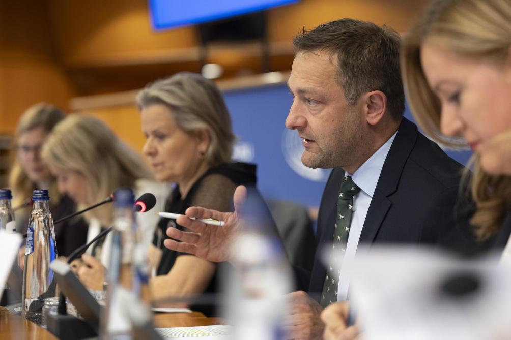 C hristophe Hansen beloofde Europarlementsleden een pint mochten ze een voorstel vinden dat geld uit de zakken van boeren neemt.