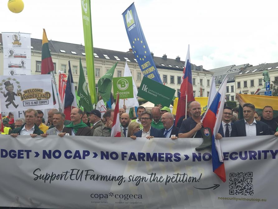 Boerenorganisaties protesteren tegen de plannen van de Commissie op 16 juli. Ze beloven dat er nog acties zullen volgen.