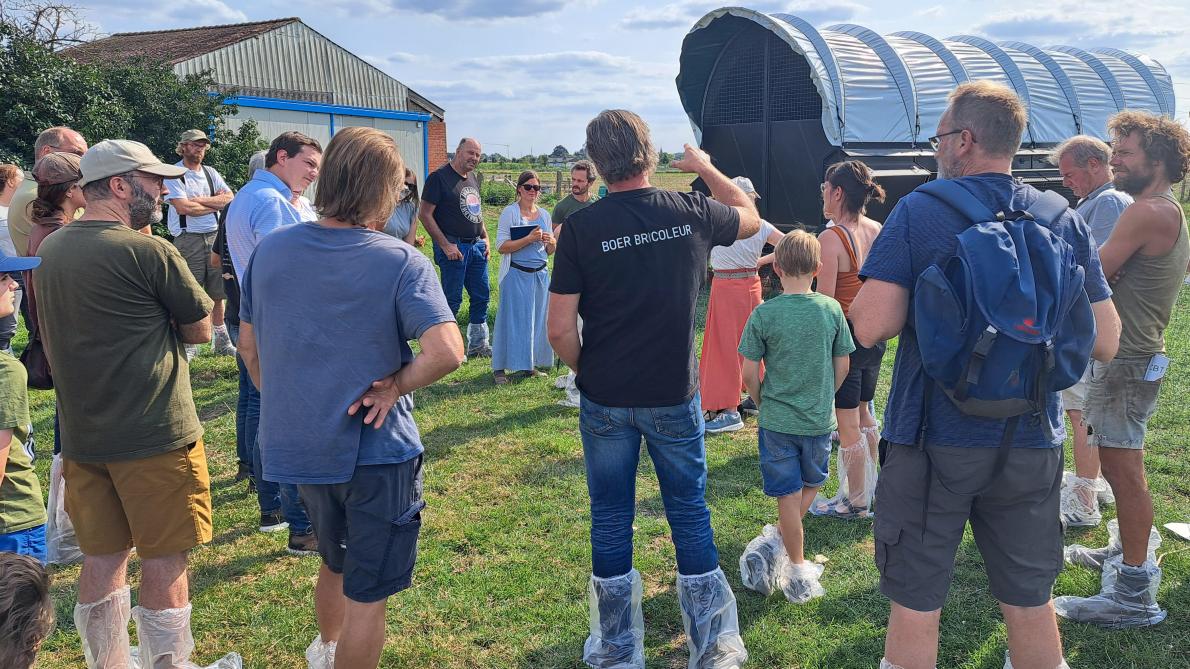 ‘Boer bricoleur’ is een netwerk van biologische telers rond zelfbouw van tuinbouwmachines, -materialen en bedrijfsconstructies.