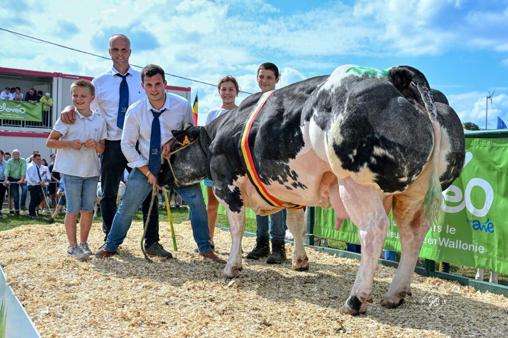 Kampioene bij de vaarzen, Légalité de Warichet, van Vincent Mathieux uit Warisoulx.