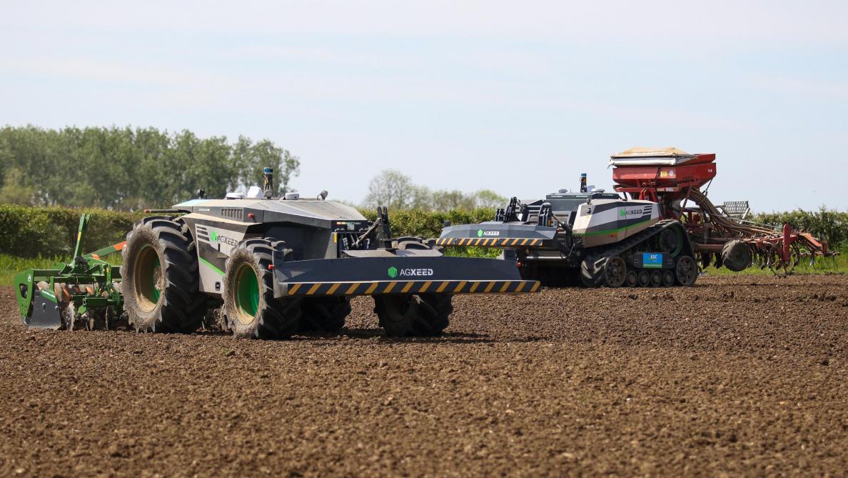 AgXeed produceert robots zowel op rupsen als wielen.
