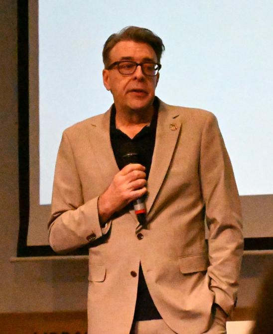 Volgens Wim Vermeulen is er maar een klein vonkje nodig om de zwijgende meerderheid opnieuw te activeren.