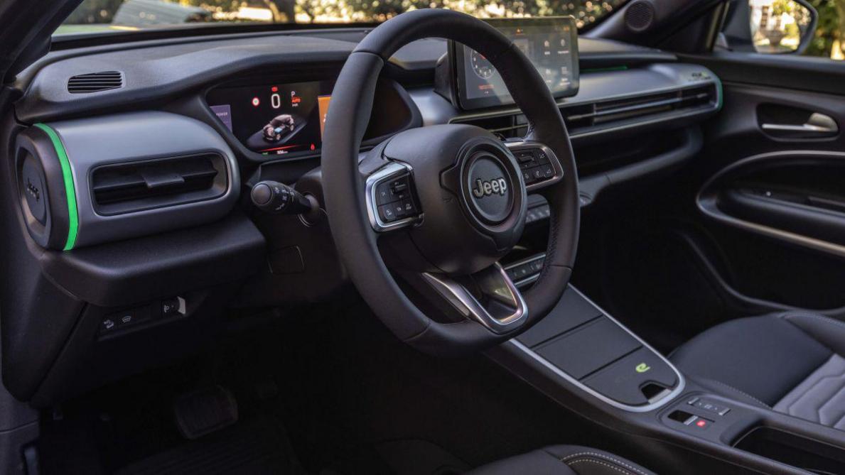 Ook het interieur van de Avenger 4xe mag er zijn.