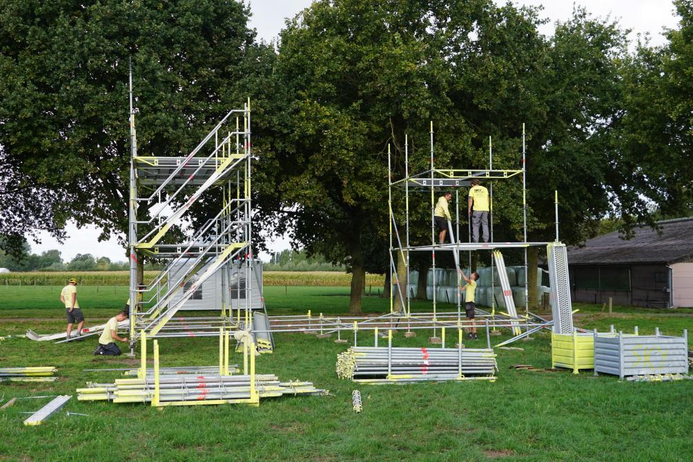 In enkele dagen transformeert het terrein in een ware beurssite.