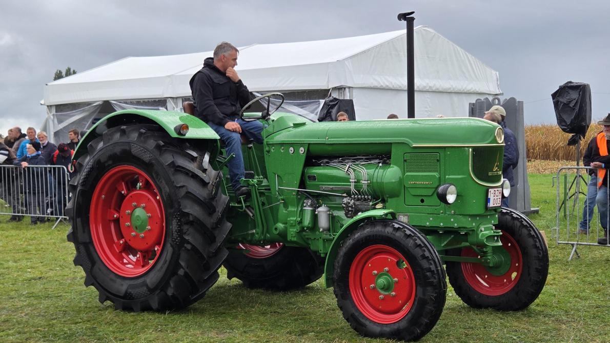 Deutz D8005.