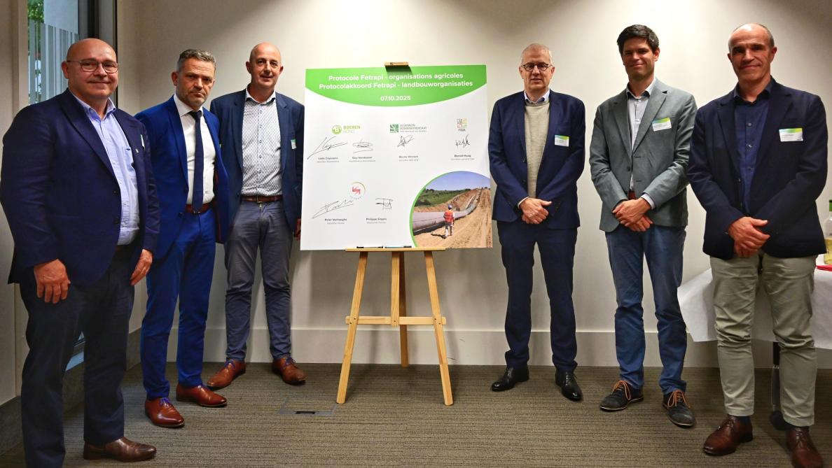 Vertegenwoordigers van landbouworganisaties Boerenbond, ABS en FWA en van Fetrapi ondertekenden het nieuwe protocol.