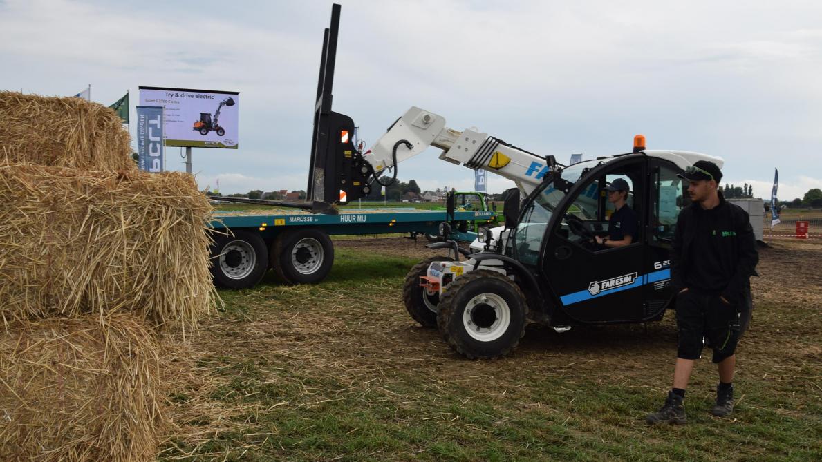 Tijdens de Werktuigendagen konden onder begeleiding elektrisch aangedreven machines getest worden,  zoals deze Faresin-verreiker.