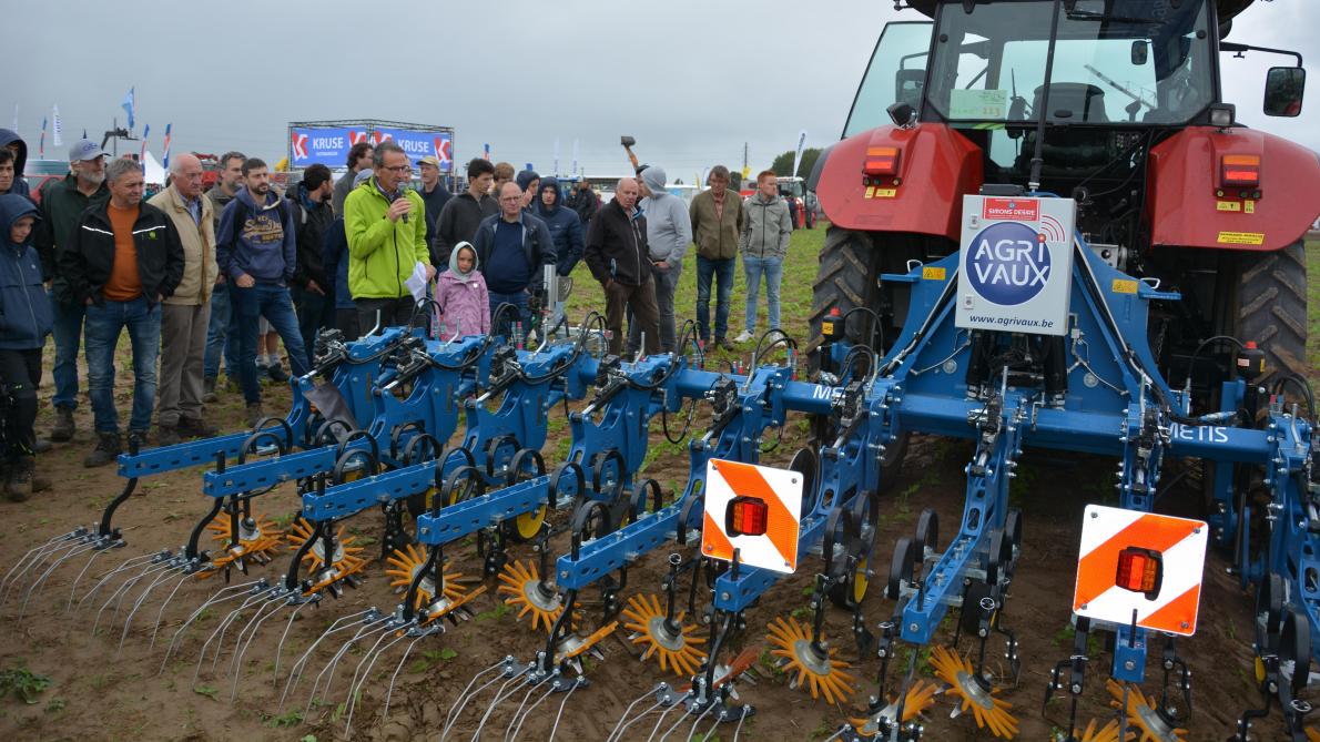 Lieven Delanote van Inagro noemde de Métis-schoffelmachine van de Waalse fabrikant Agrivaux een zeer doordachte schoffelmachine.