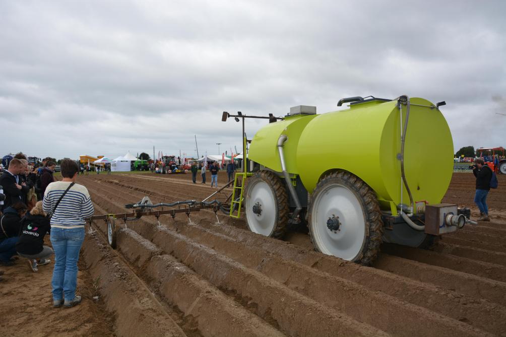 De firma Smedecon lichtte hun specifieke techniek toe: bandirrigatie op ruggenteelten.
