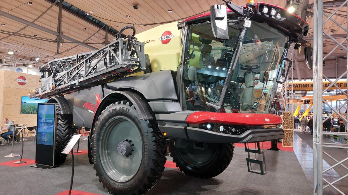 Hardi komt met een nieuwe serie zelfrijdende veldspuiten, de Arex.