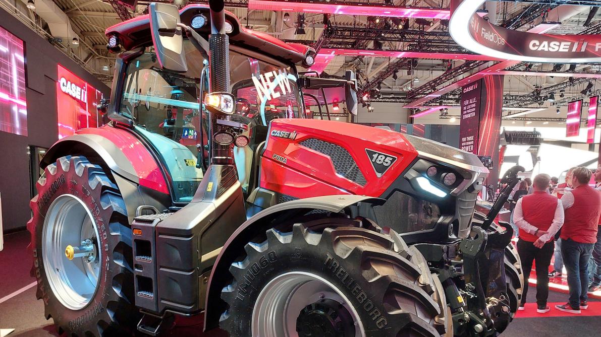 Zowel Case IH, Steyr als New Holland introduceren een nieuwe tractorreeks met standaard wielbasis (SWB).
