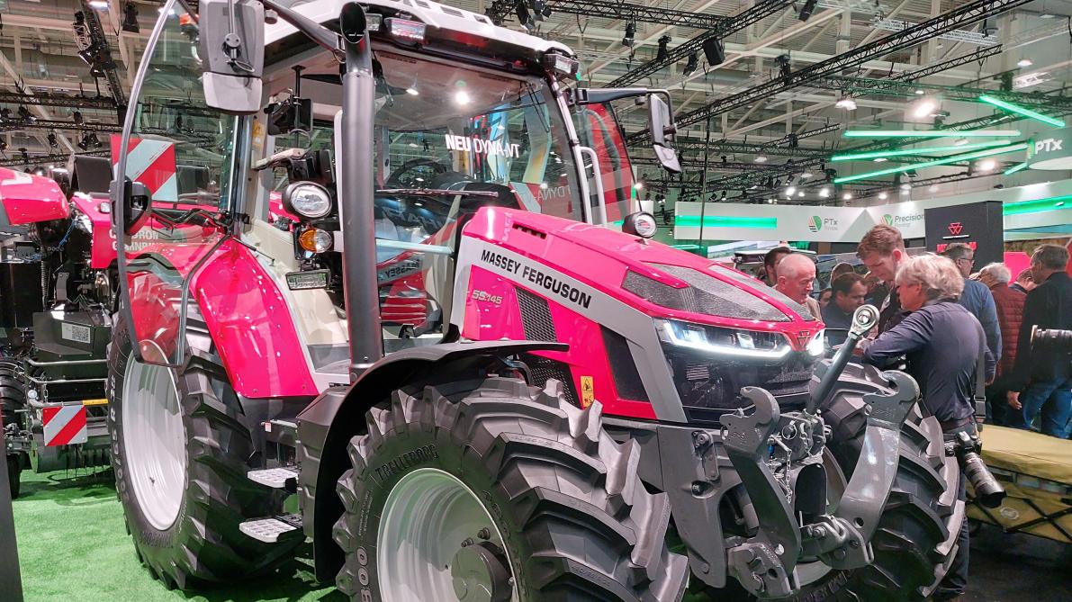 De 5S-serie van  Massey Ferguson  krijgt een Dyna-VT -transmissie.