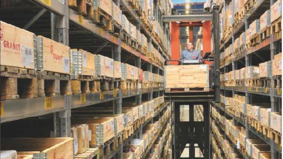 De onderdelen worden verstuurd vanuit een logistiek magazijn met een oppervlakte van 90.000 m2 in Heeslingen (Duitsland).