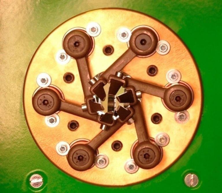 De plukkop met 6 roterende mesjes is het belangrijkste onderdeel in de spruitenoogstmachine.