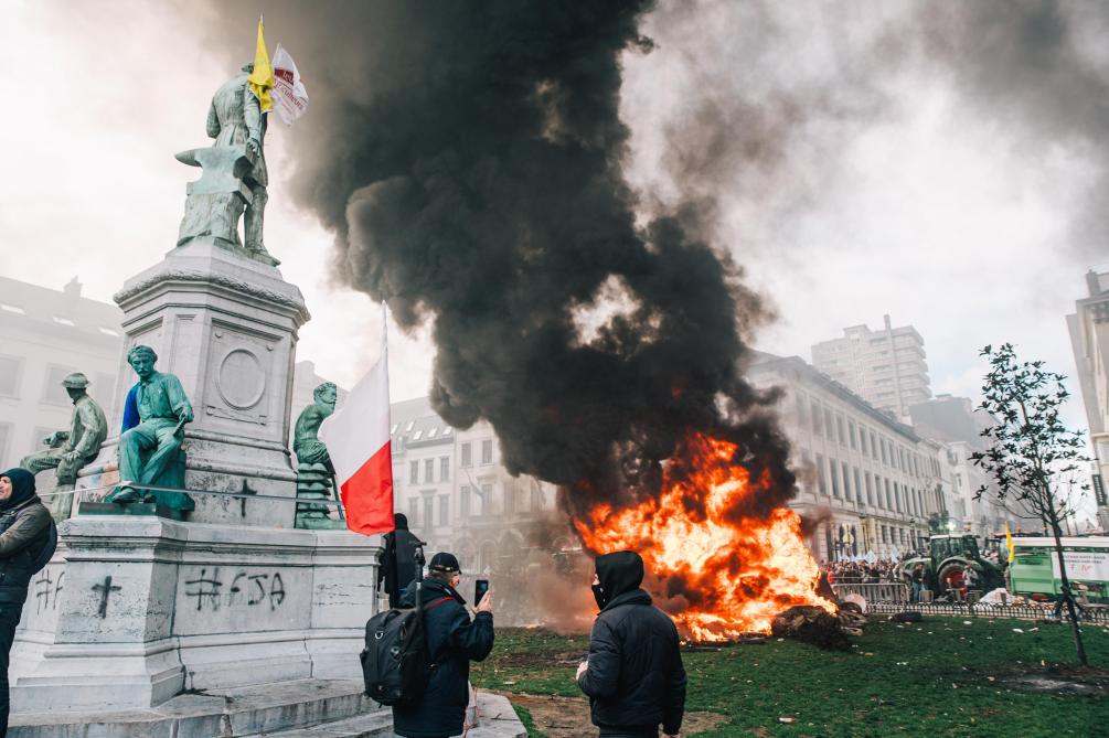 Het Luxemburgplein kreeg het hard te verduren door actievoerende boeren.