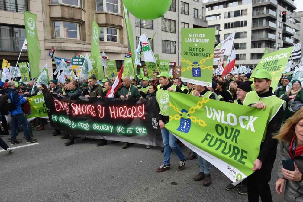 De betoging geraakt niet meer tot aan de Europese wijk, zoals eerder gepland.