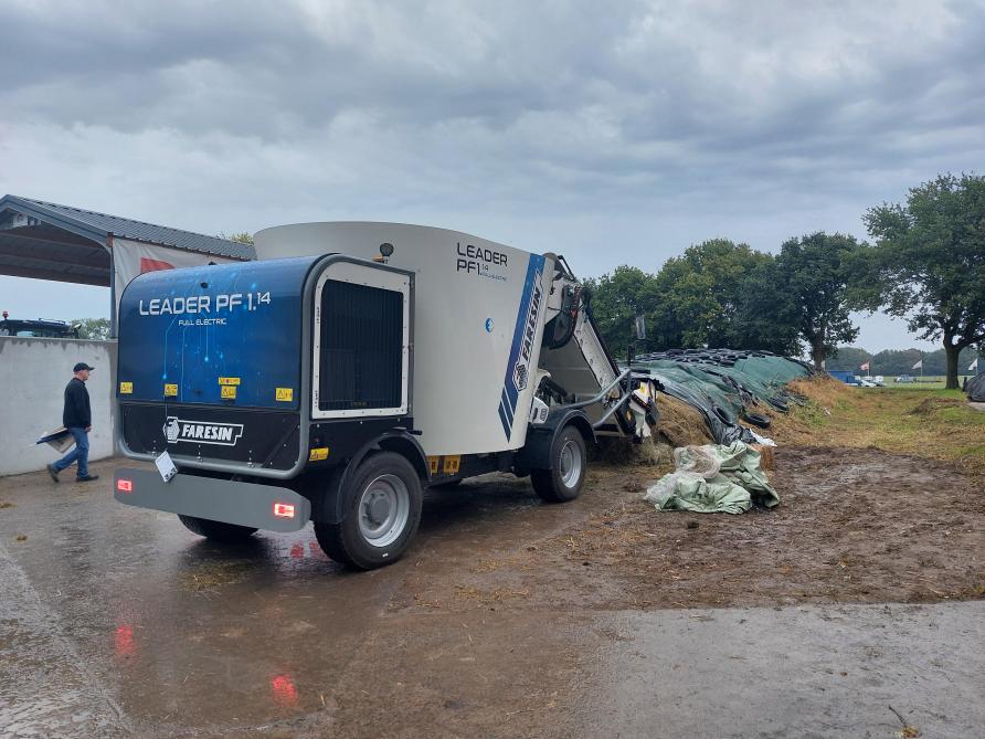 Faresin demonstreerde een volledig elektrisch aangedreven voermengwagen.