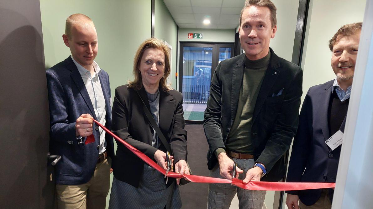 Het lintje werd plechtig doorgeknipt door minister Brouns, in aanwezigheid van gedeputeerde Inge Moors, burgemeester Stijn Van Baelen (rechts) en PVL-coördinator Sander Palmans.