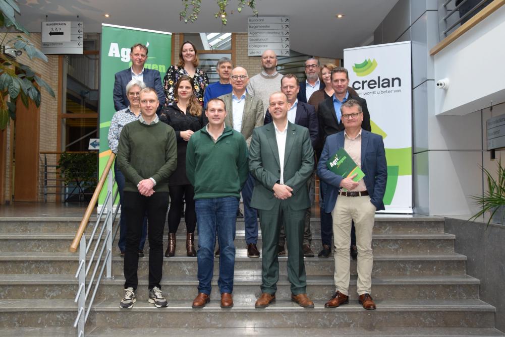 Zoals de traditie het wil, werd voor de zesde keer ‘op de trappen’ een groepsfoto genomen van het AgriBevents-team, de burgemeester, de sponsors en verantwoordelijken van de seminaries.