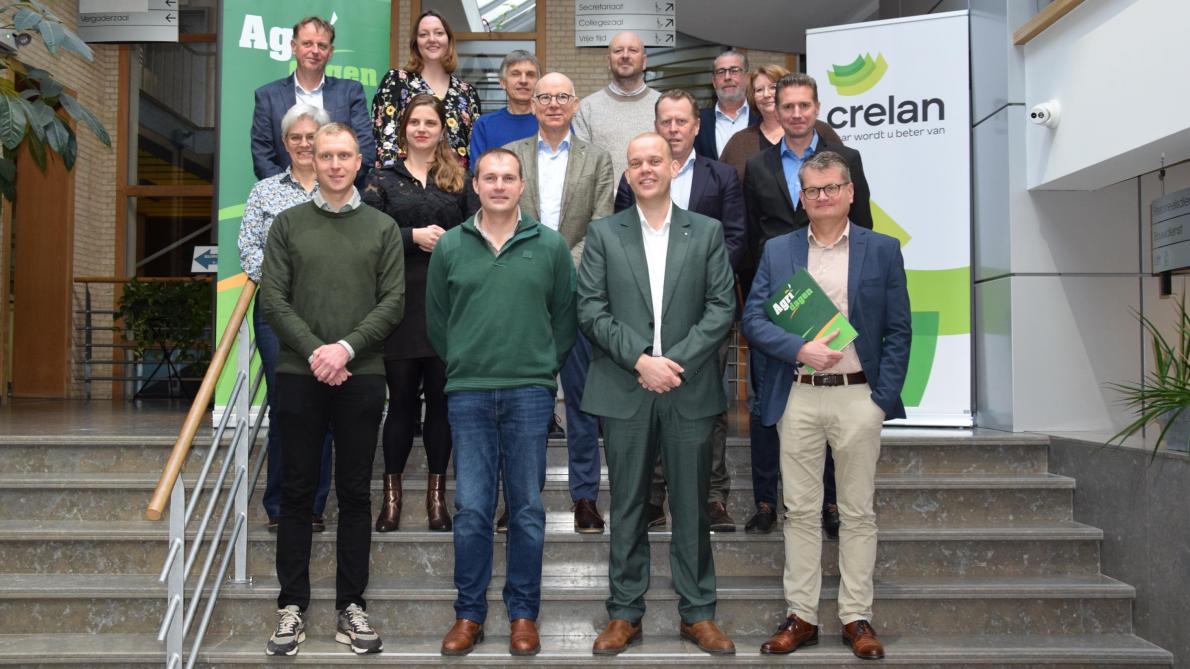 Zoals de traditie het wil, werd voor de zesde keer ‘op de trappen’ een groepsfoto genomen van het AgriBevents-team, de burgemeester, de sponsors en verantwoordelijken van de seminaries.