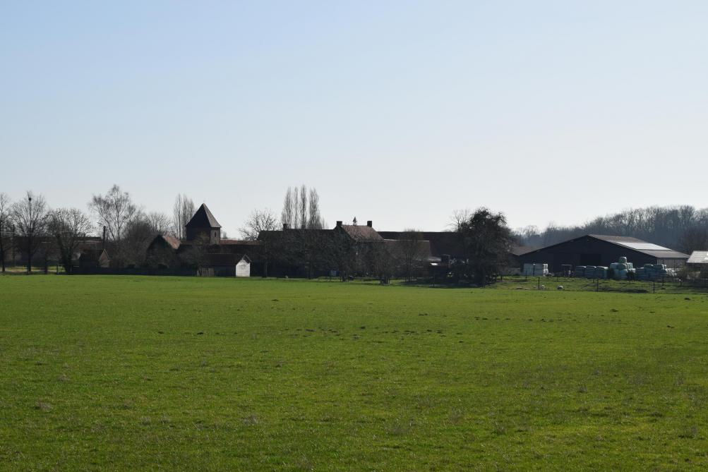 Al vanaf de 12e eeuw wordt op deze locatie aan landbouw gedaan. De huidige vierkantshoeve dateert uit de 17e eeuw.