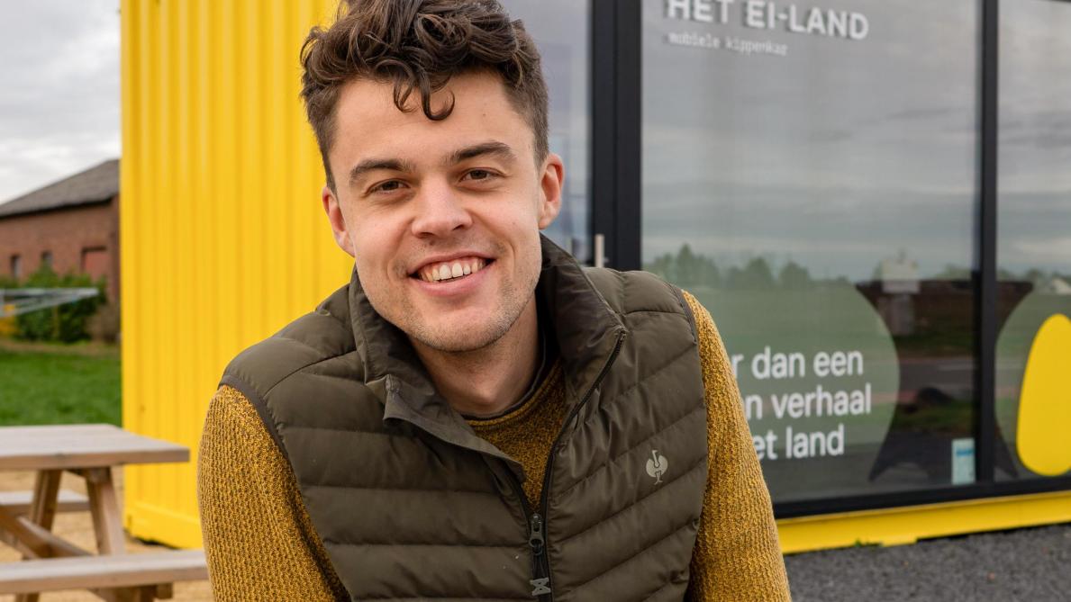 Joppe is kippenboer in Dilsen-Stokkem.