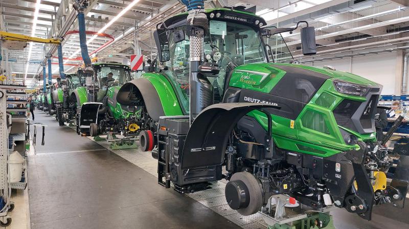 In de Deutz-Fahr-fabriek in Lauingen worden tractoren van 120 tot 340 pk  gebouwd.