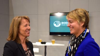 “Het is belangrijk dat de minister van Landbouw (rechts) ook andere ministers in toom houdt om regelgeving niet strenger te maken dan Europa vraagt, bijvoorbeeld wat betreft dierenwelzijn”, pleit Boerenbondvoorzitter Sonja De Becker (links).