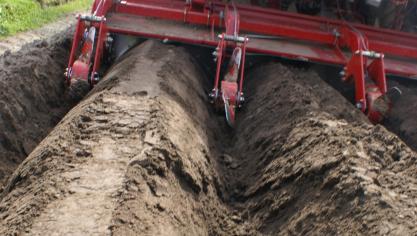 Bij de teelt van aardappelen op percelen met een zeer hoge erosiegevoeligheid is de aanleg van drempels tussen de ruggen steeds verplicht als teelttechnische maatregel.