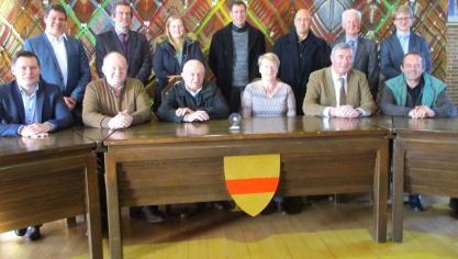 Houtlandmenners vierden hun 25-jarig bestaan met een feestelijke receptie op het gemeentehuis van Wingene.