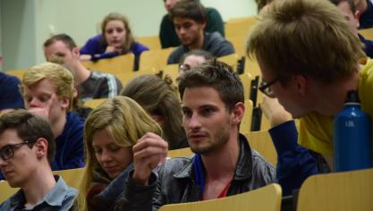 Het debat ging door in alle sereniteit. Voor- en tegenstanders brachten hun standpunt met respect.