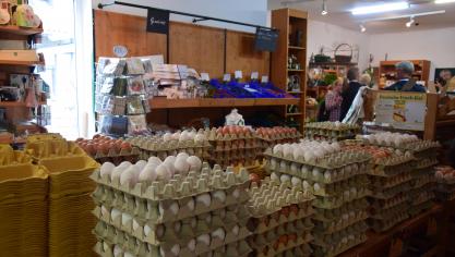 Het hoevewinkeltje van weleer is nu te vergelijken met een streekproductensupermarkt: op 130 m² worden zo’n 200 verschillende producten verkocht.