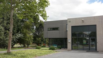 Het NAC beschikt nu over opleidingslokalen in Beveren (Roeselare), waar grote groepen kunnen ontvangen worden.